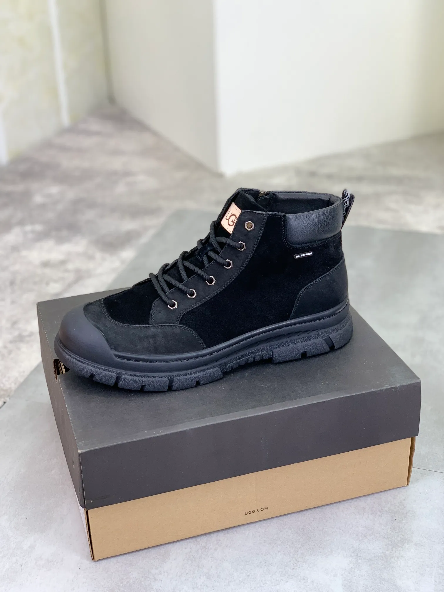 Men's Men's Shoes P620 [New Style] 💰 🆘 "Real Wool" [UGG] 👉 Popular men's shoes official website synchronization 🔰 Genuine quality [proud] is not comparable to the imitations in the general market 🌀 The upper is imported Italian frosted cowhide, and the lining: foot pad 🅰️ grade 🐑 real wool 👻 Only Grade A can show the effect The hand feels smooth and delicate 🔱The shoe shape is grand, only genuine factories can do it 🎄The perfect toughness of the original outsole 👻⬛️ can allow customers to say goodbye to one-time consumption. Real wool lining, super warm. Available in black or brown. Size: 38-44